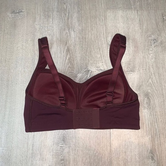 NWOT Lululemon Sports Bra - Picture 2 of 3